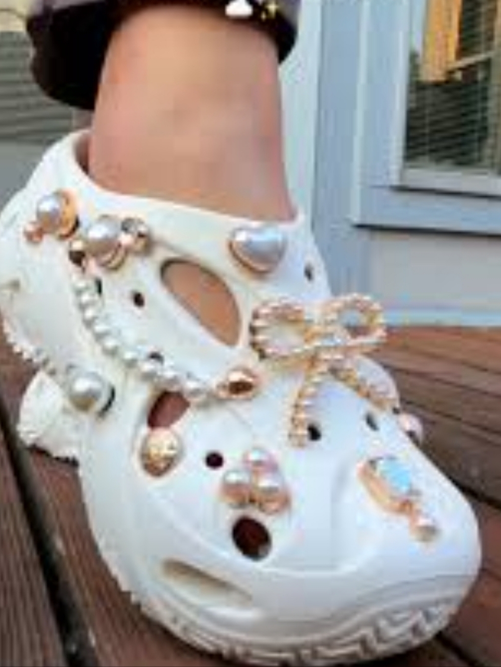 Caged Platfirm White Clog Shoes with Decorative Charms Sz 6